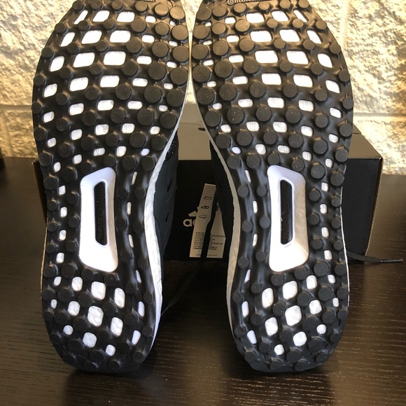 Adidas UltraBOOST - Picture 3 of 4